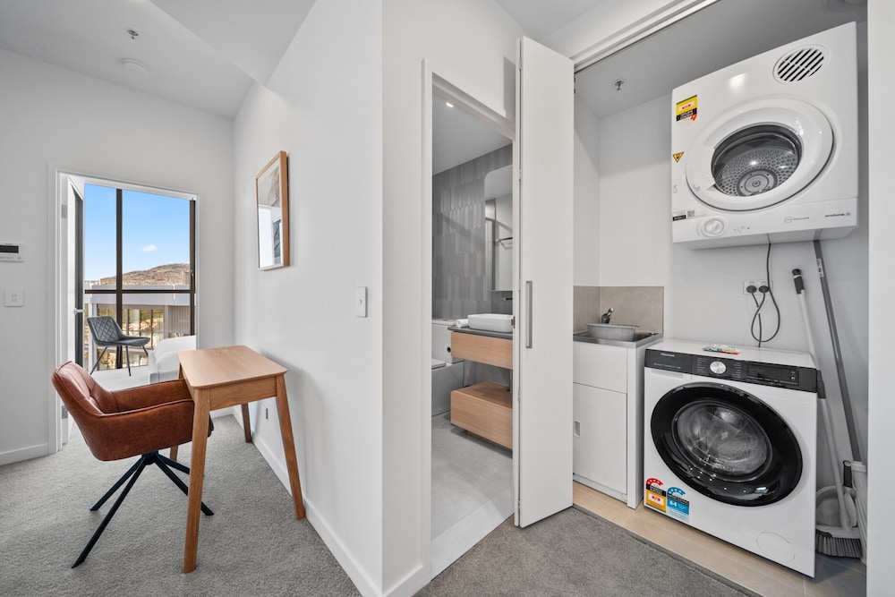 Apartment With Gym and Indoor Pool Access