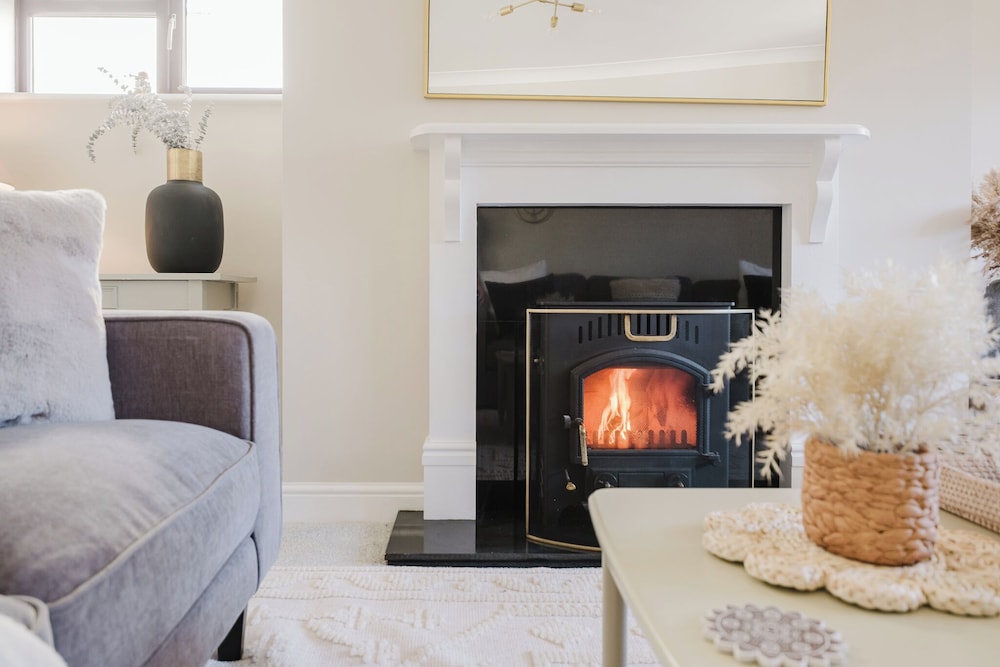 Beautiful 4 BD Home near Woodstock