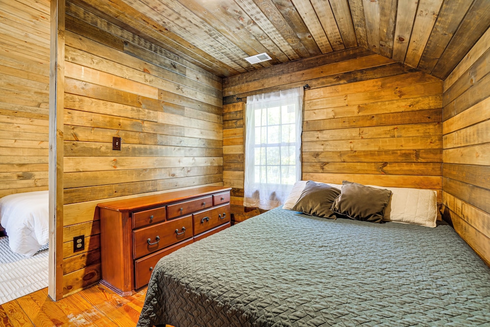 Ski, Swim, Relax: Old-fashioned Poconos Getaway