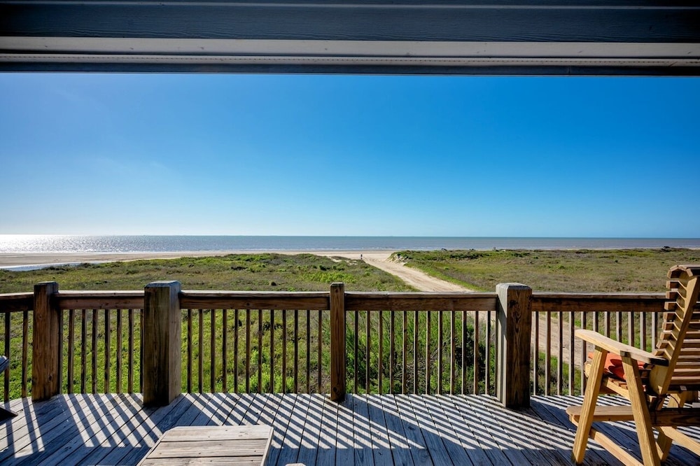 Just One More Day 4 Bedroom Home by RedAwning