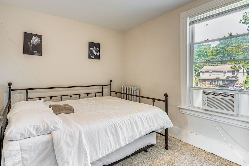 Stay & Play in Dtwn Stroudsburg: Updated Townhouse