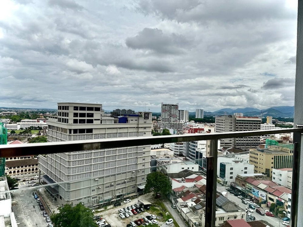 ICC Luxury Suites By Grab A Stay