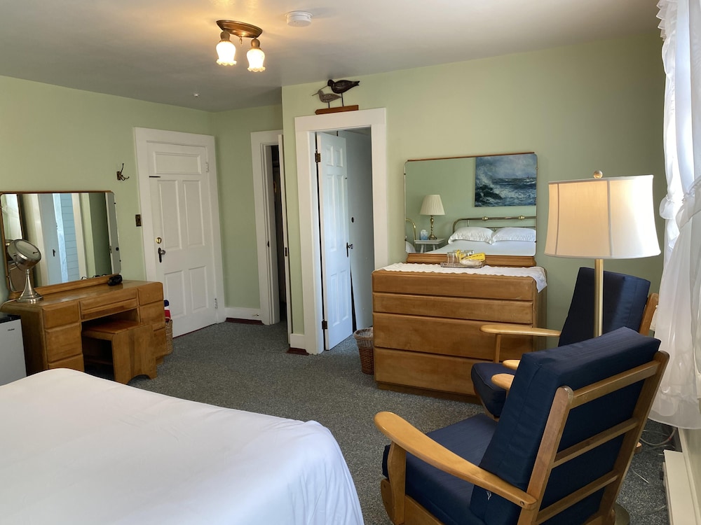 The Barnacle Inn