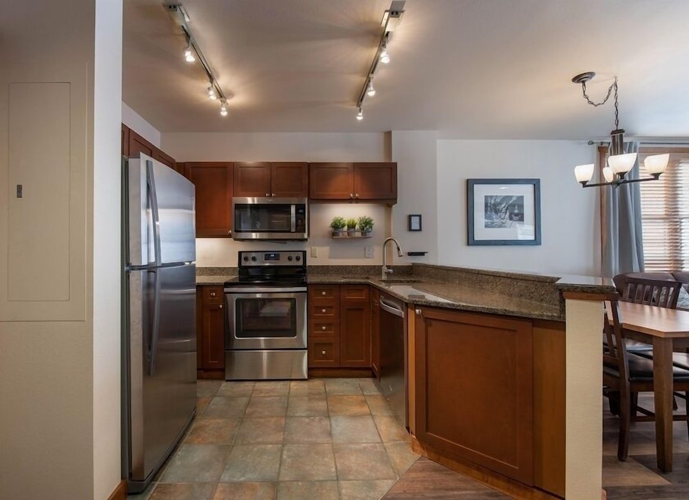 Zephyr Mountain Lodge Condos