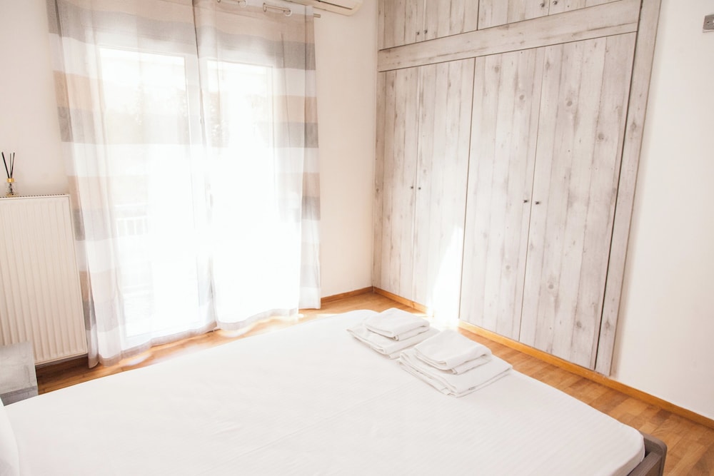 Cozy apt near Stavros Niarchos Park