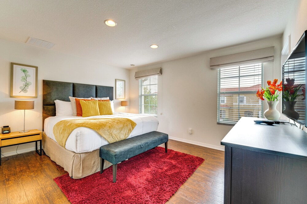 4 Mi to Disney World: Townhome w/ Hot Tub & Lanai!