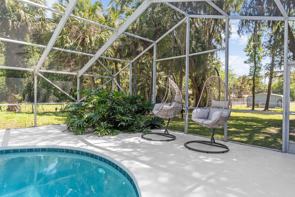Designer Pet-friendly Retreat With Heated Pool 5 Bedroom Home