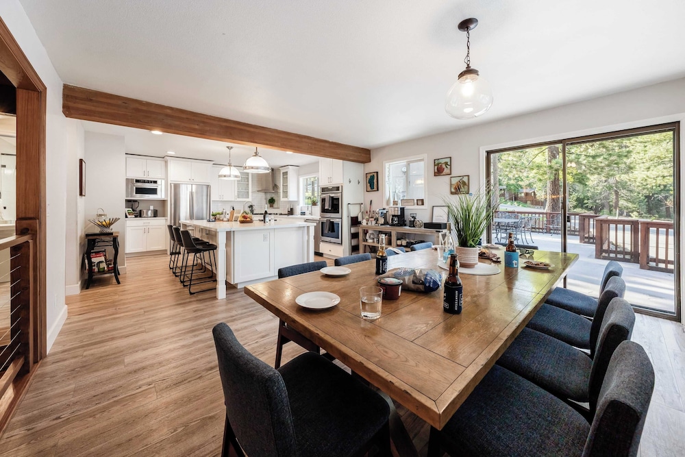 Geraldine Drive by Avantstay Hot Tub, Views, Walk to Trails + Game Room