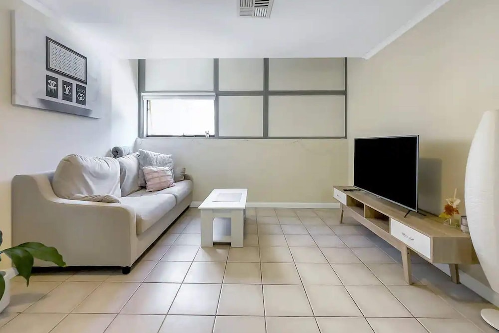 1BR Apartment Near Trendy Zetland