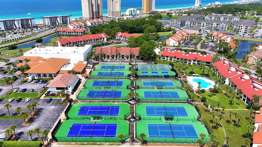 2BR Condo in Edgewater Resort With Golf, Tennis, Pools & Free Tram Service!
