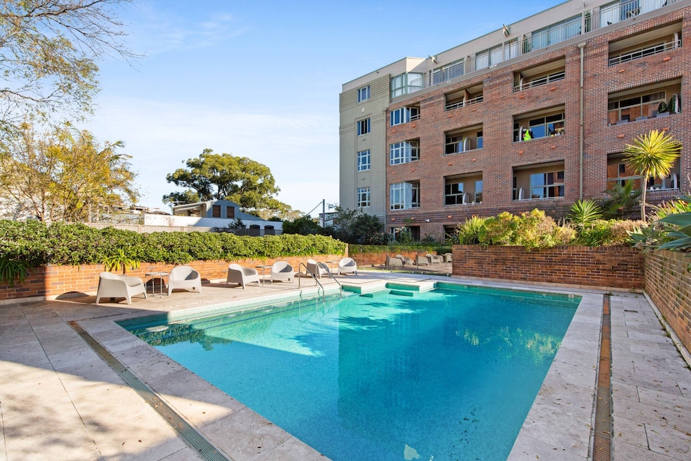Stylish Studio in the Heart of Newtown With Pool