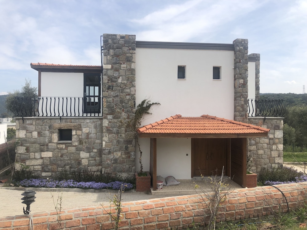 Villa Golkoy view 3