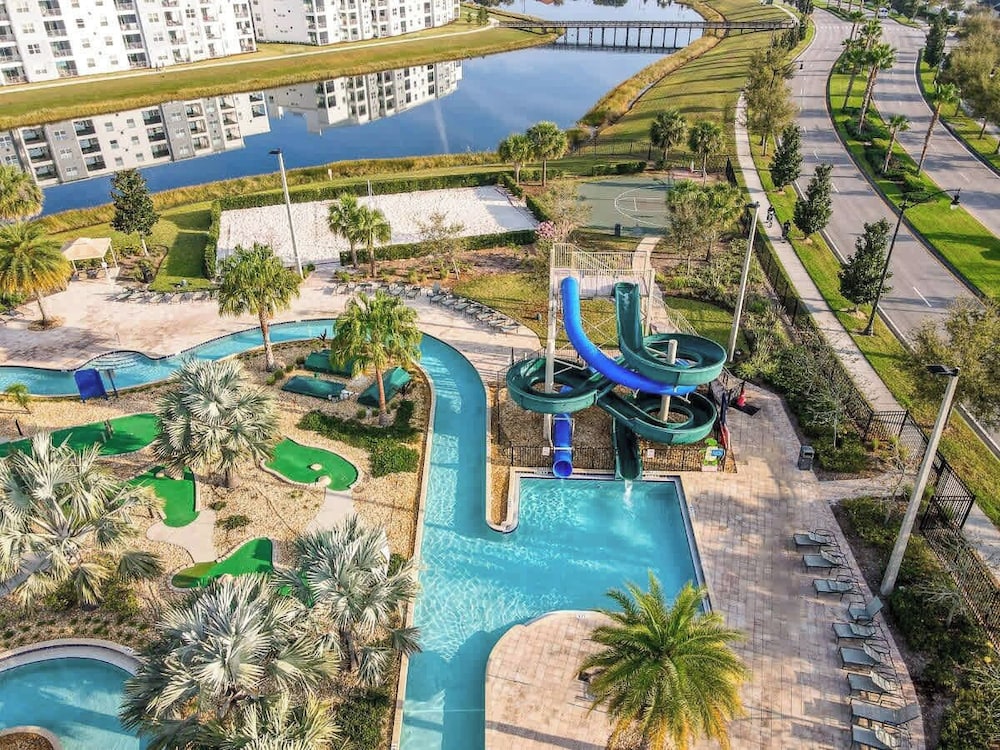 Upstay: Family-friendly 4BR Townhouse w Pool & BBQ