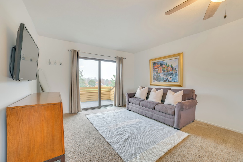 1 Mi to Nubs Nob Ski Resort: Harbor Springs Condo