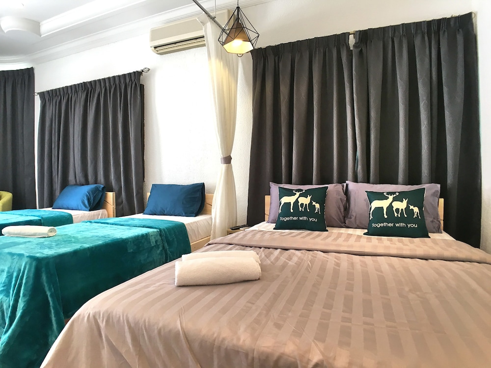 iBook6 Deluxe Family Suite for 4 by iBook Homestay