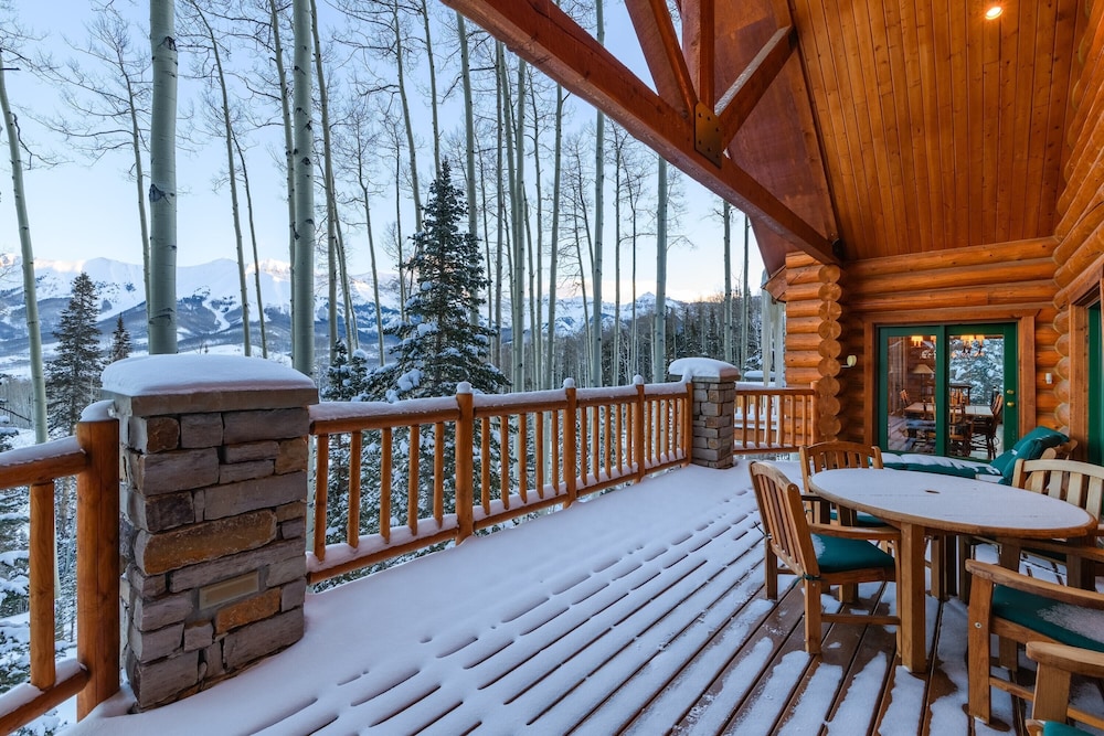 Snowdrift Cabin by Avantstay Breathtaking Home w/ Prime Ski Access view 2