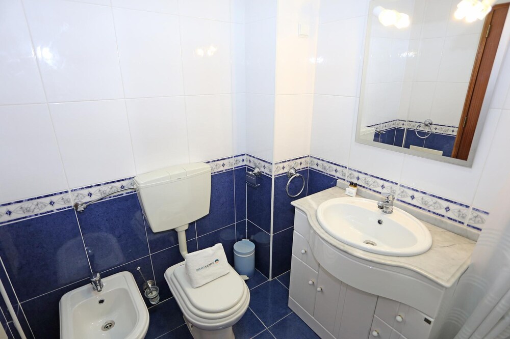 EE 01 - Bedroom 1 in Rossio Entrance Guesthouse