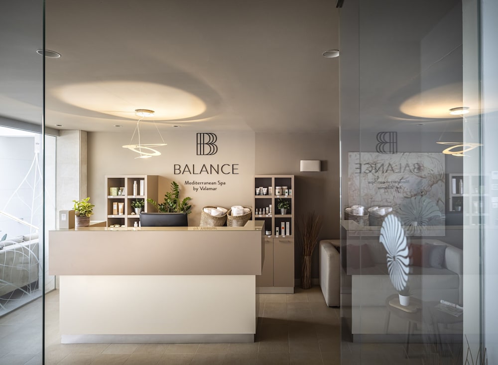 Isabella Island Hotel & Villas