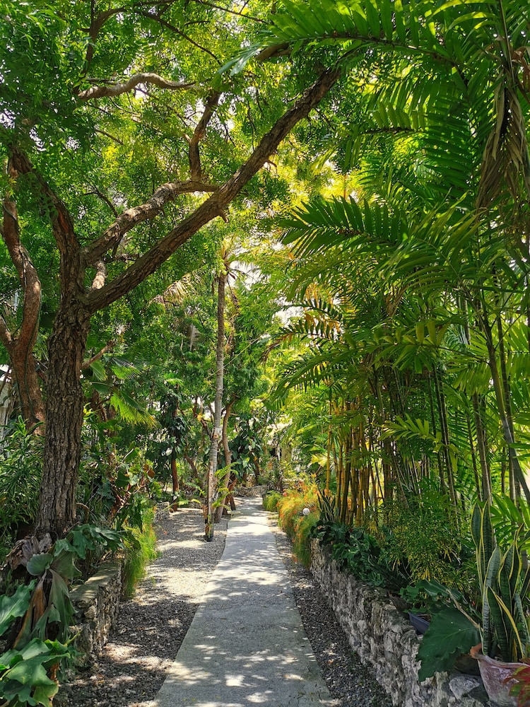 Marcosas Cottage Resort