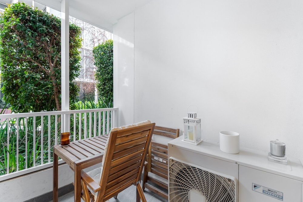 Brighton 1-bed Apartment With Balcony & Parking