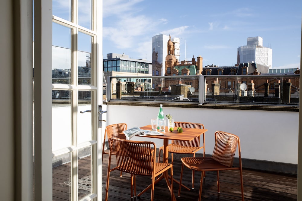 Gulaid House Knightsbridge by Bob W London