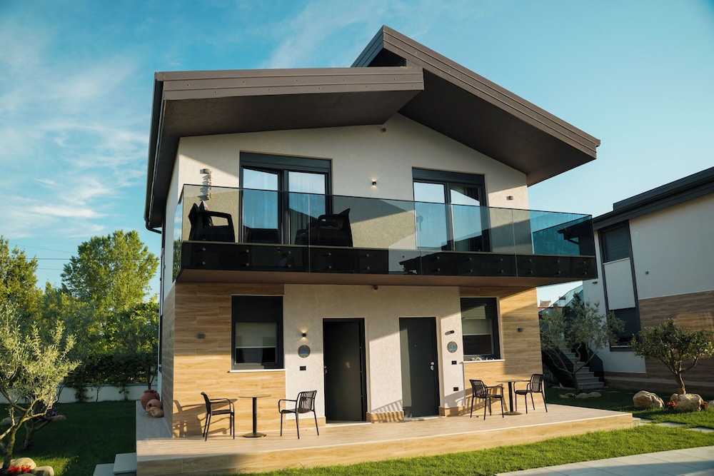 Lej & Laj Residence