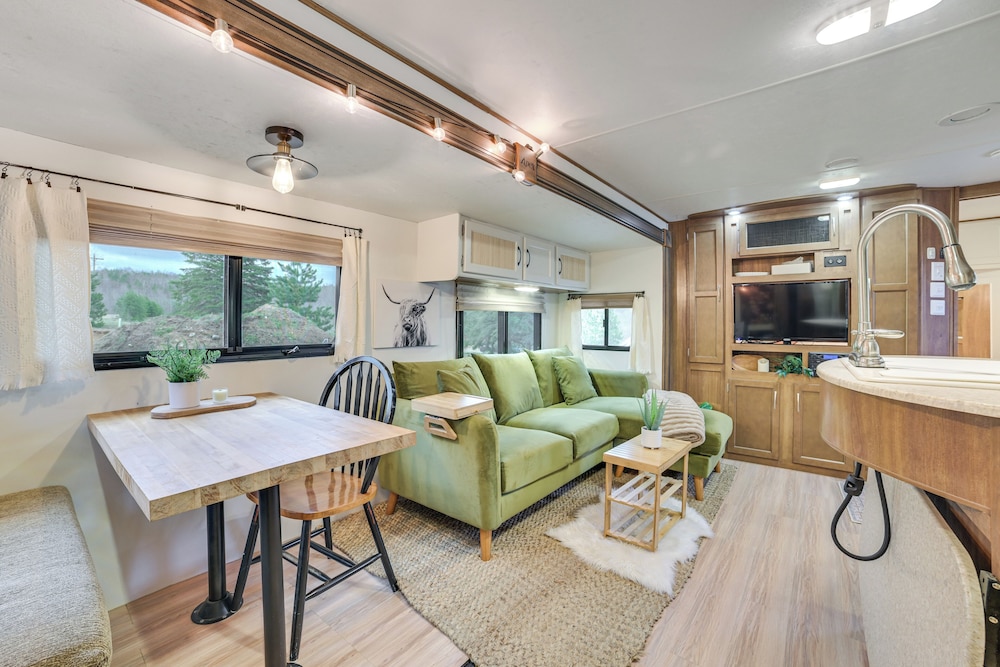7 Mi to Torch Lake: Pet-friendly Getaway!