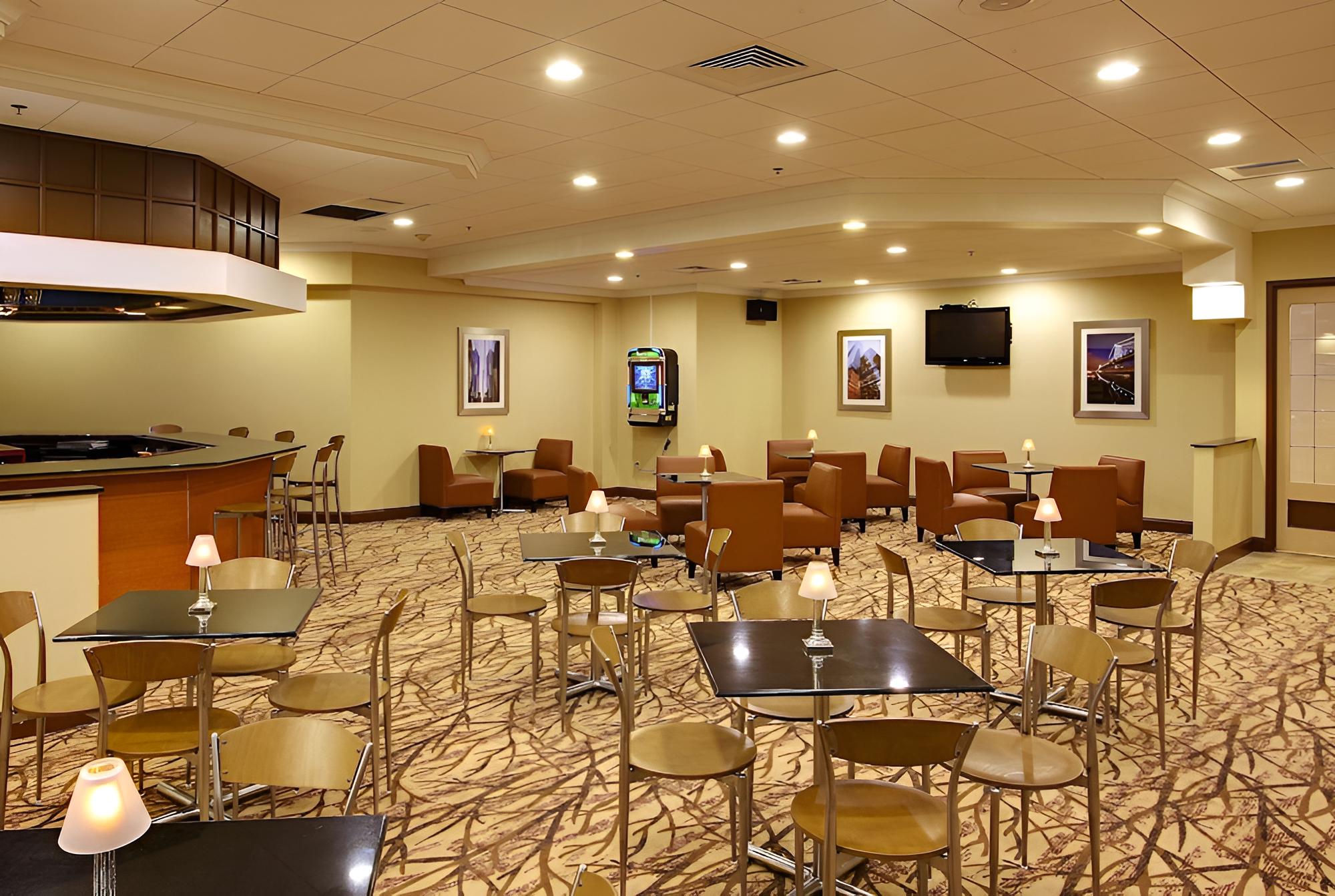 Wyndham Garden Philadelphia Airport - Property Image 9