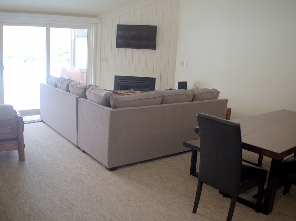 White Pines Three Kings Townhome 1-Bedroom Loft - -Walk to Lifts