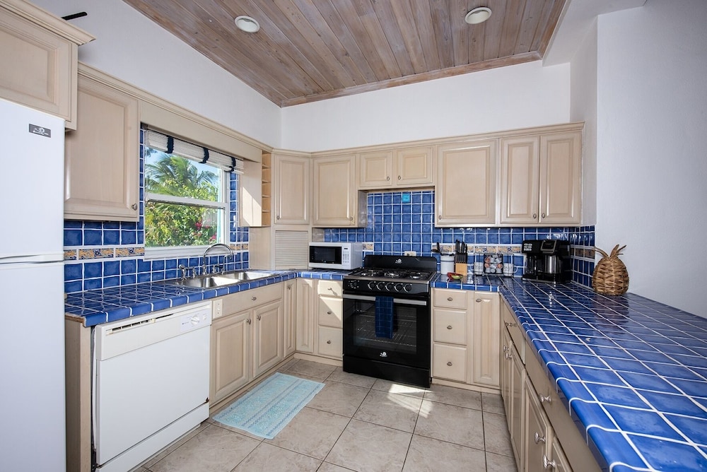 Aqua Vista 2 Bedroom Home view 5