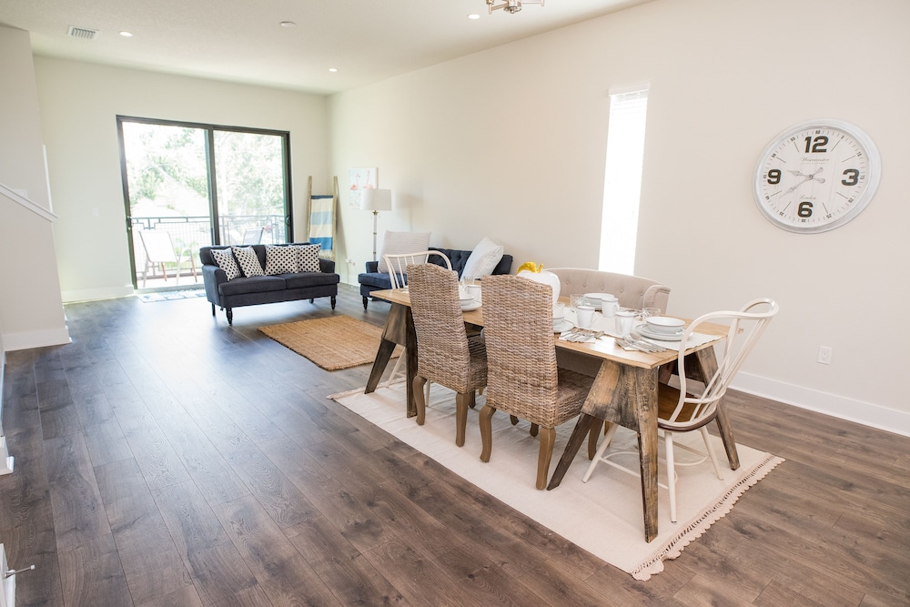 Modern 3 Bed Smarthome in Heart of Tampa