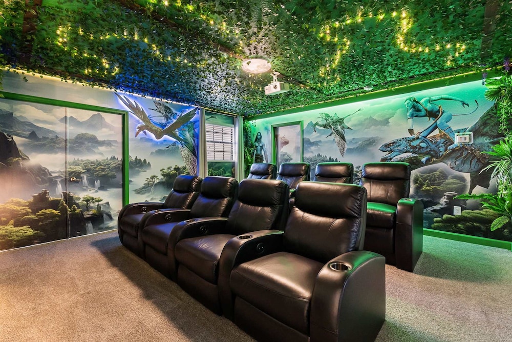 Upstay Movie-themed Mansion w Arcade Pool Hot Tub