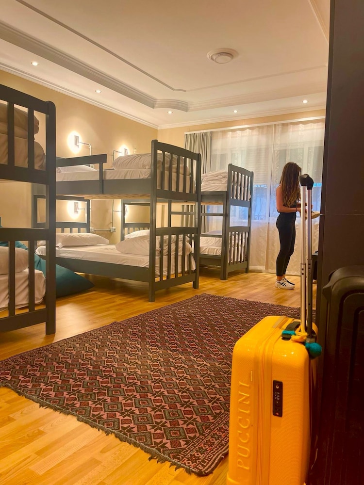 Mandarine Hostel