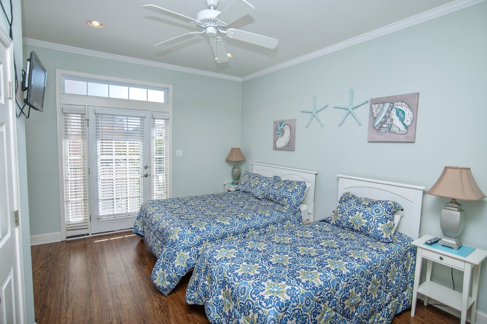 Tuscan Ocean Vista D - 8 Bedrooms 8 Villa by Redawning view 3