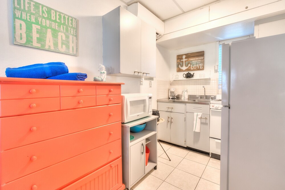 Tropic Terrace #24 - Beachfront Rental 1 Bedroom Condo by RedAwning view 3