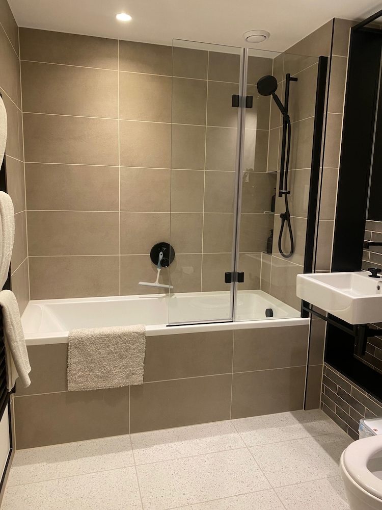 Stylish 2-bedroom Apartment in London - Sleeps 4