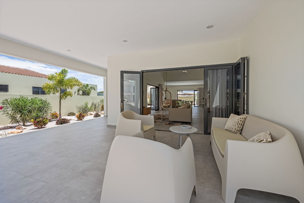 Villa Solana with private pool, Mambo Beach