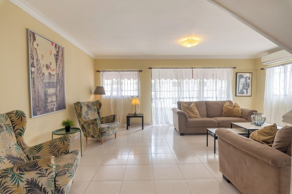 Penthouse in Evaristo Morales Sleeps 14