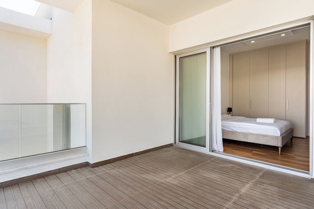 YAMAS Urban Living Platinum 77 Apartments