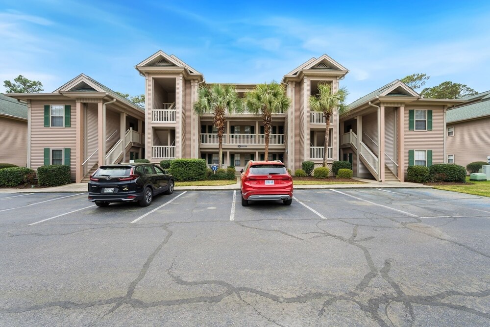 Located On The Ground Level And Across From The Pool With Pass To Huntington State Park! 2 Bedroom Condo by Peace Vacations