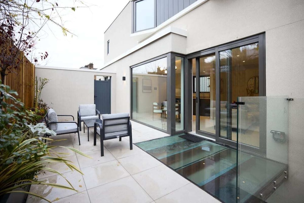 The Letchford Garden Mews - Elegant 2bdr House With Garden & Patio
