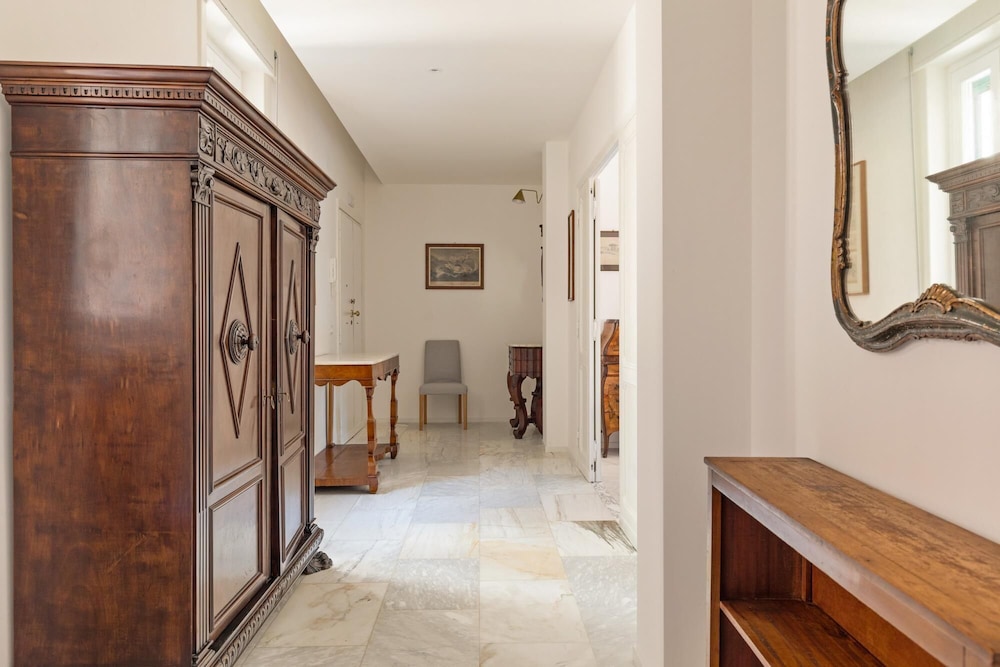 Bright and Spacious Family Apartment in Parioli photo 5