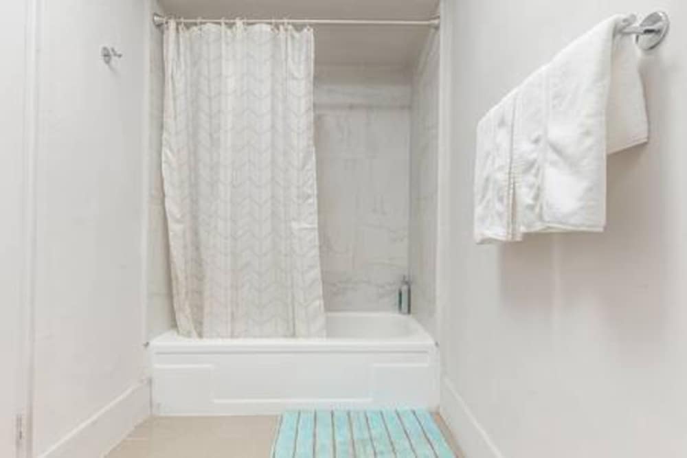 1720 Wa Kee 1B 4 Queen Beds Sleep 8 Pool Parking Wi-fi Patio