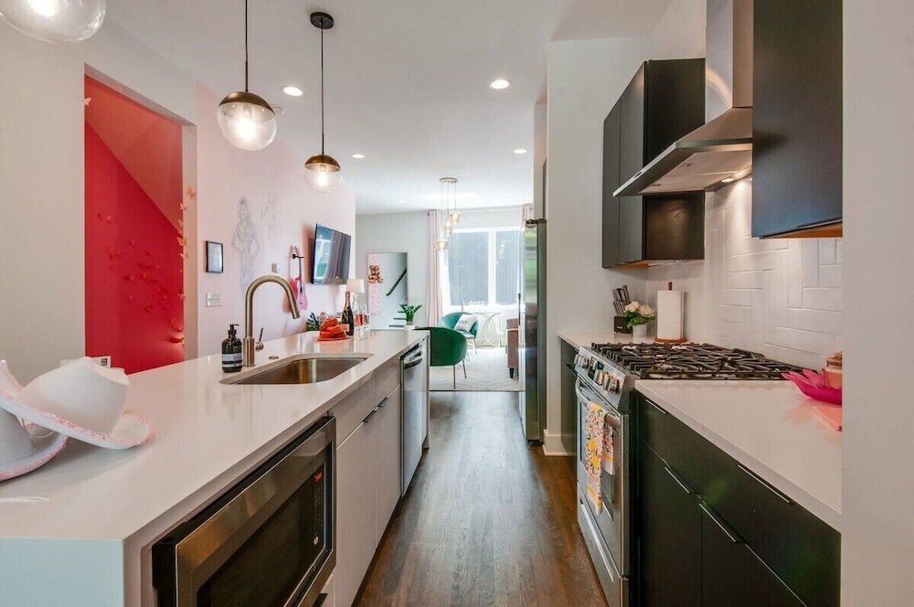 King Queen 2 Homes - 24 Beds City Views