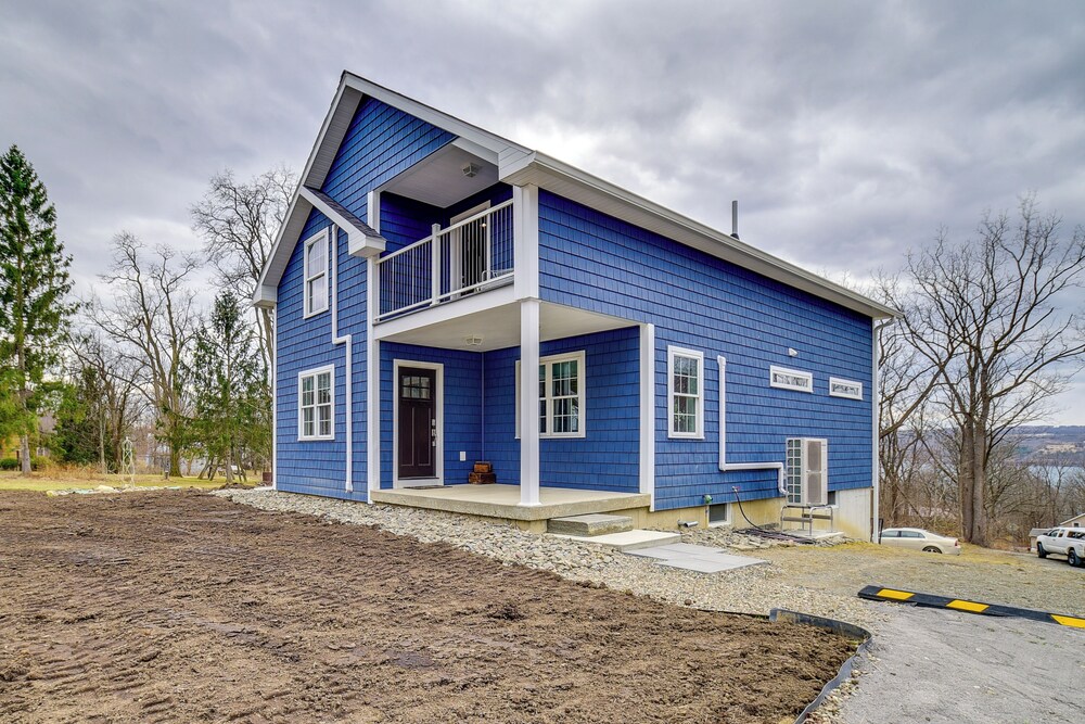Seneca Lake Wine Trail Studio w/ Balcony & Views!