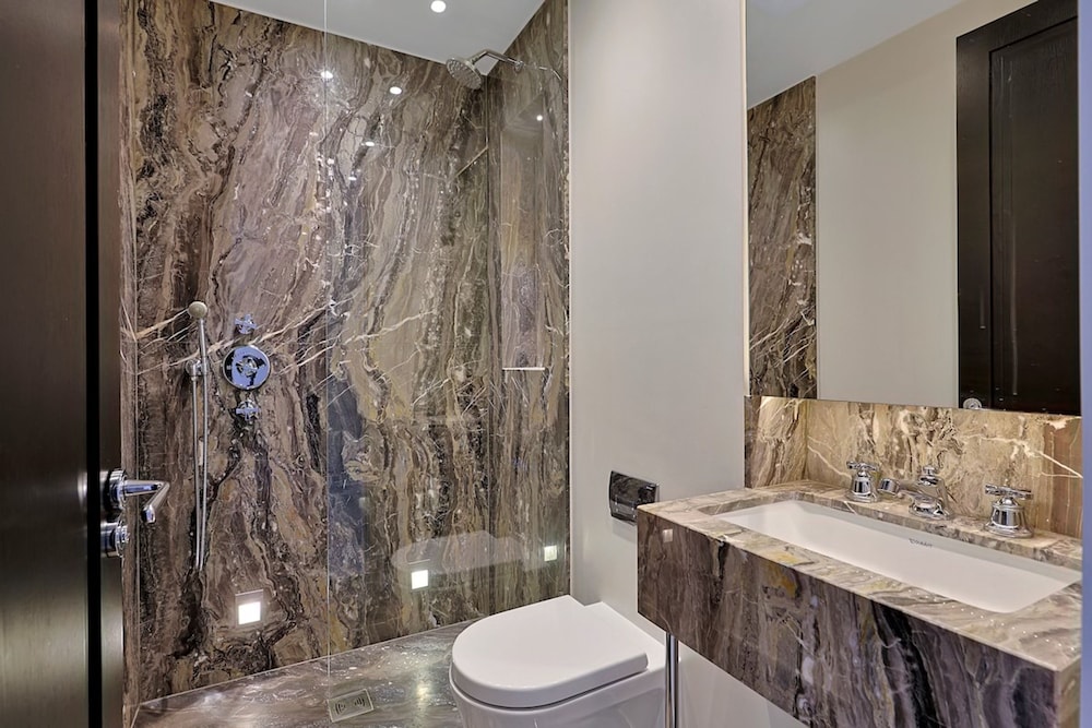 Luxe Home With Cinema Room - South Kensington