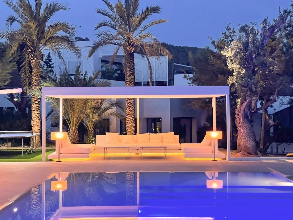 Villa With Multiple Outdoor Terrace