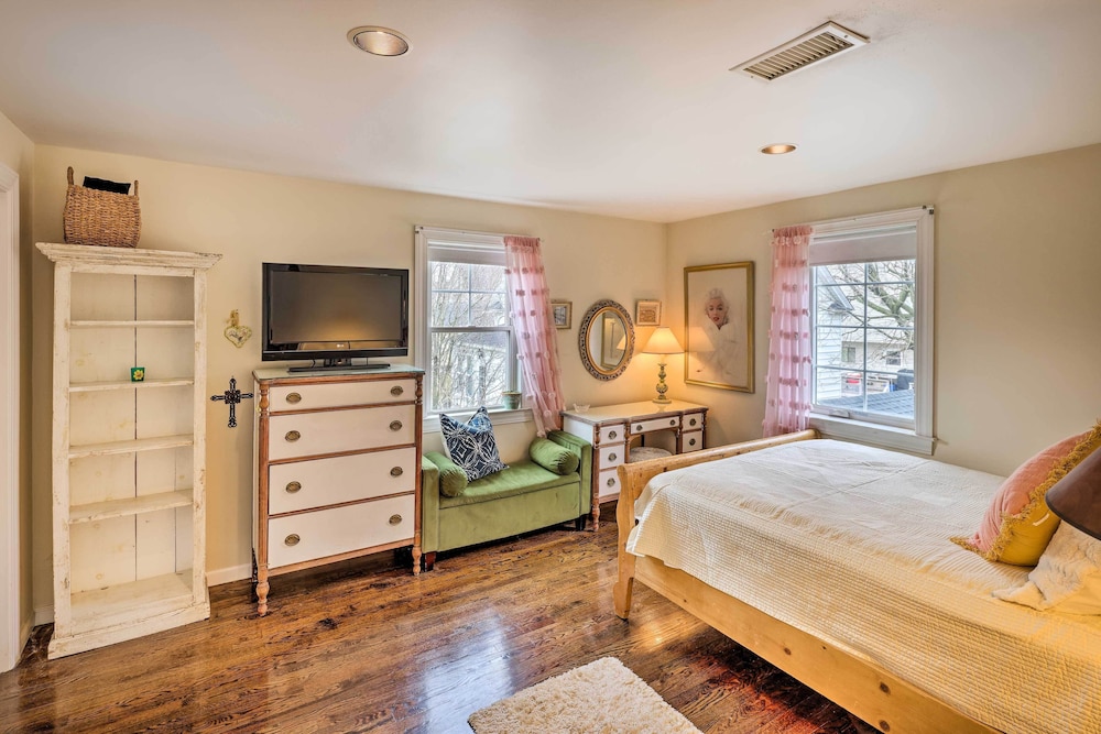 Bridgeport Vacations - Bridgeport Vacation Rental - Walk to Beach! - Property Image 28
