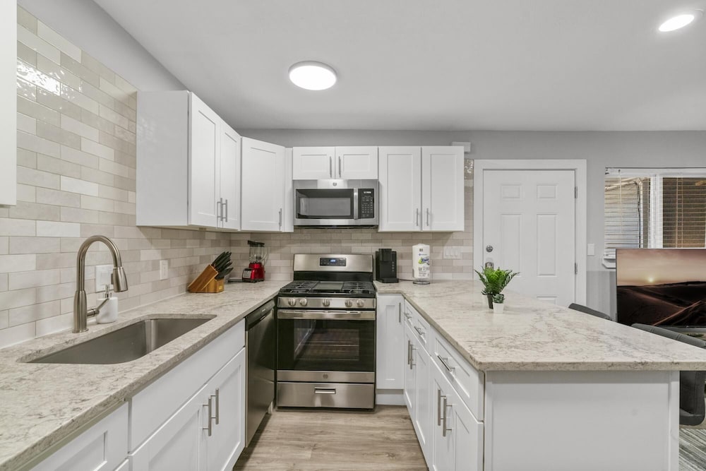 Stylish Studio Downtown Evonify - Property Image 19