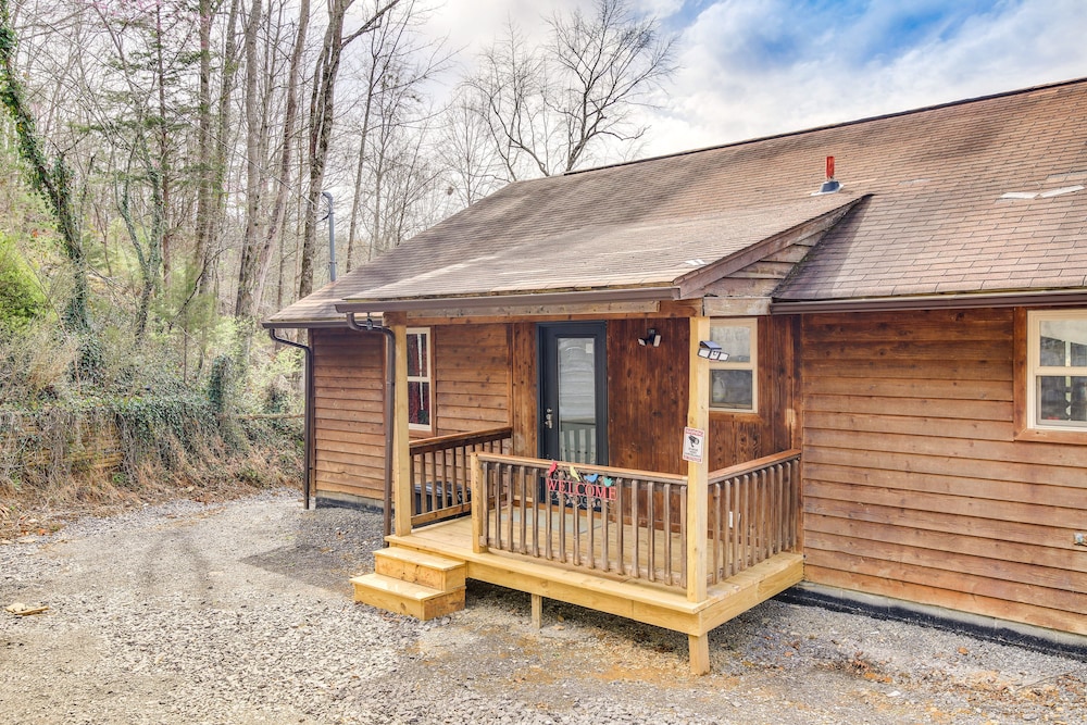 Waterfront Dandridge Cabin, 24 Mi to Pigeon Forge! view 2
